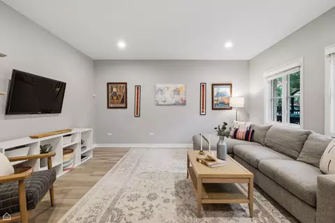 Living - 1145 W Monroe St, Chicago, IL 60607 photo 4 of 5