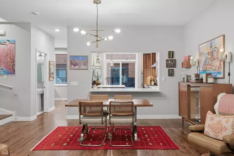 Dining - 1145 W Monroe St, Chicago, IL 60607 photo 4 of 6