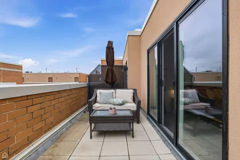 Exterior - 1145 W Monroe St, Chicago, IL 60607 photo 3 of 6
