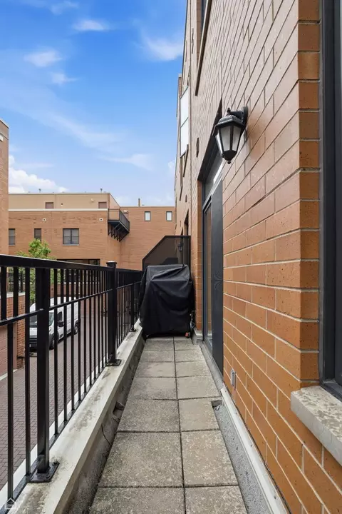 Exterior - 1145 W Monroe St, Chicago, IL 60607 photo 2 of 6
