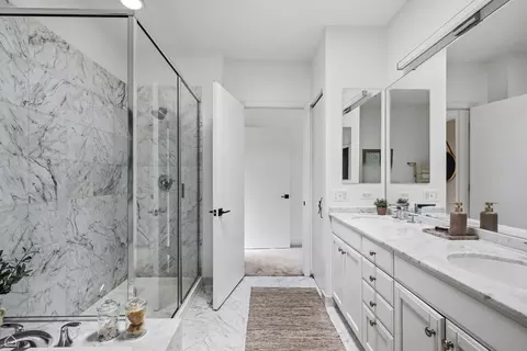 Bath - 1145 W Monroe St, Chicago, IL 60607 photo 4 of 9