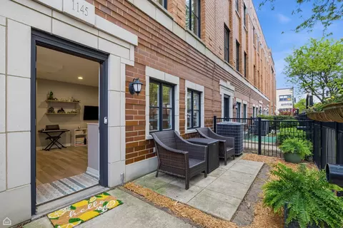 Exterior - 1145 W Monroe St, Chicago, IL 60607 photo 5 of 6