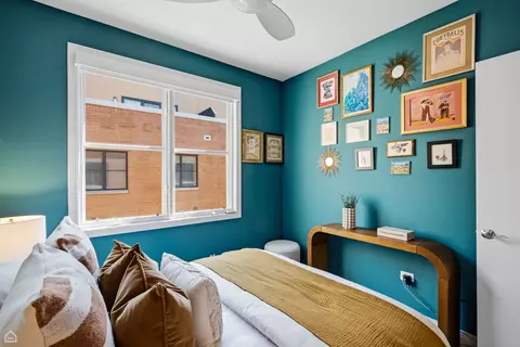 Bedroom - 1145 W Monroe St, Chicago, IL 60607 photo 5 of 7