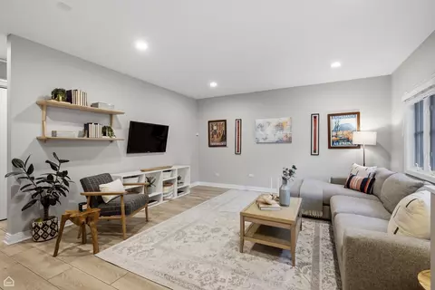 Living - 1145 W Monroe St, Chicago, IL 60607 photo 5 of 5