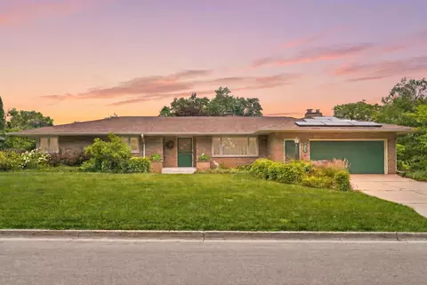 525 E High St, Sycamore, IL 60178