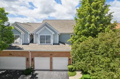 9040 Falcon Greens Dr, Crystal Lake, IL 60014
