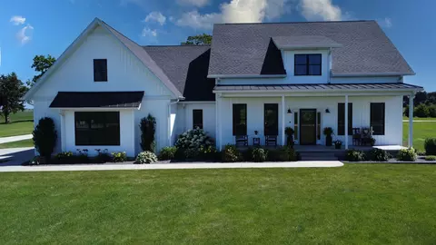 1770 E 1700 North Rd, Watseka, IL 60970