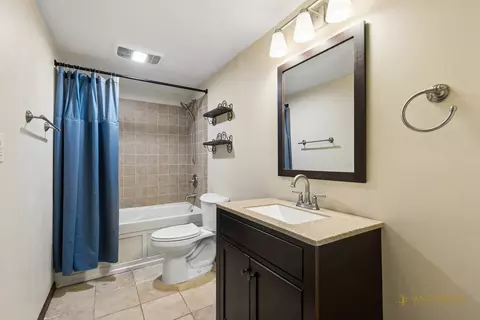 Bath - 1803 Cassandra Ln, Mchenry, IL 60051 photo 3 of 3