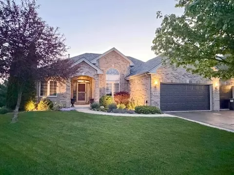 310 Bellaire Dr, Winnebago, IL 61088