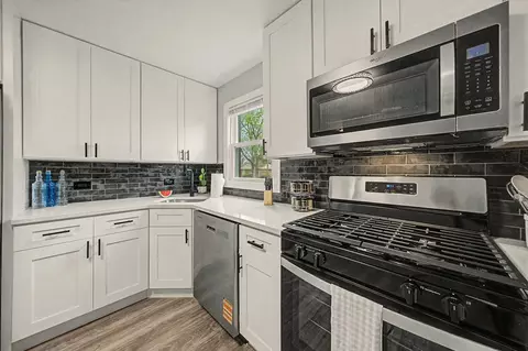 Kitchen - 14701 Beachview Ter, Dolton, IL 60419 photo 3 of 6