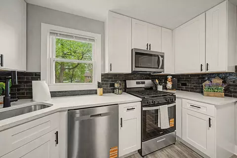 Kitchen - 14701 Beachview Ter, Dolton, IL 60419 photo 2 of 6