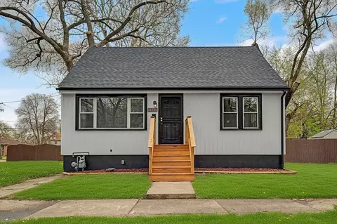 Exterior - 14701 Beachview Ter, Dolton, IL 60419 photo 2 of 5