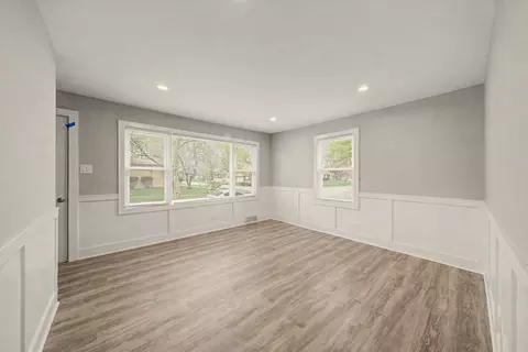 Living - 14701 Beachview Ter, Dolton, IL 60419 photo 1 of 6