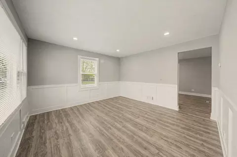 Living - 14701 Beachview Ter, Dolton, IL 60419 photo 2 of 6