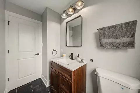 Bath - 14701 Beachview Ter, Dolton, IL 60419 photo 2 of 5