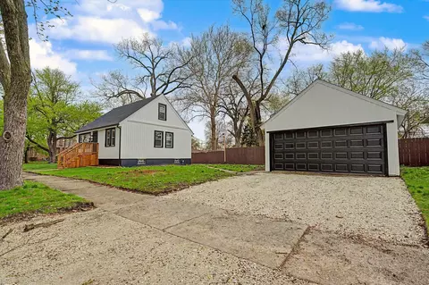 Exterior - 14701 Beachview Ter, Dolton, IL 60419 photo 4 of 5