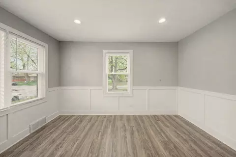 Living - 14701 Beachview Ter, Dolton, IL 60419 photo 6 of 6