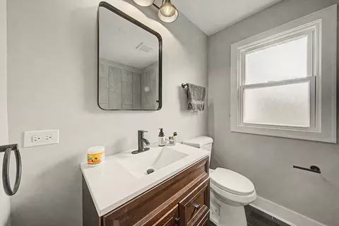 Bath - 14701 Beachview Ter, Dolton, IL 60419 photo 1 of 5