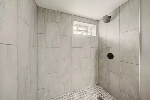 Bath - 14701 Beachview Ter, Dolton, IL 60419 photo 5 of 5