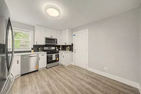 Kitchen - 14701 Beachview Ter, Dolton, IL 60419 photo 6 of 6