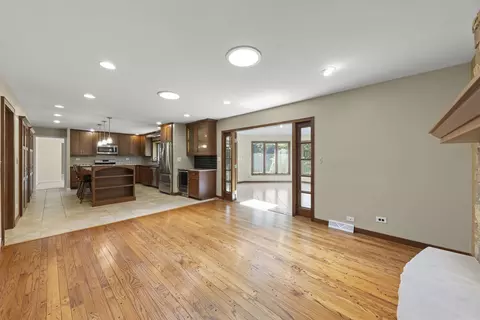 Living - Undisclosed, Wheaton, IL 60189 photo 5 of 7