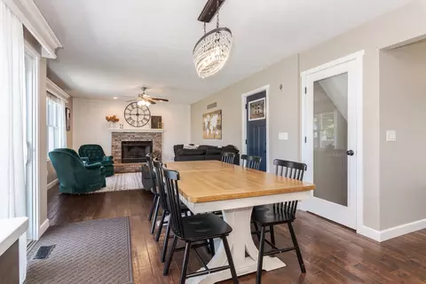 Dining - 3122 Eagle Creek Dr, Bloomington, IL 61704 photo 2 of 3
