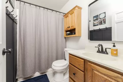 Bath - 3122 Eagle Creek Dr, Bloomington, IL 61704 photo 4 of 5