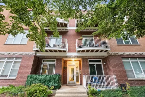 940 W Fry St #3E, Chicago, IL 60642