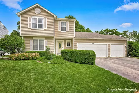 8504 Cedar St, Fox Lake, IL 60020