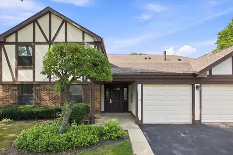326 Woodbury Ct, Schaumburg, IL 60193