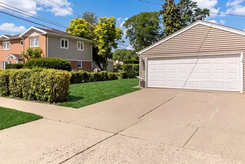 Exterior - 839 E Thacker St, Des Plaines, IL 60016 photo 6 of 7