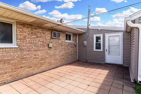 Exterior - 839 E Thacker St, Des Plaines, IL 60016 photo 3 of 7