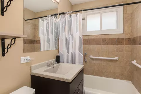 Bath - 839 E Thacker St, Des Plaines, IL 60016 photo 1 of 2