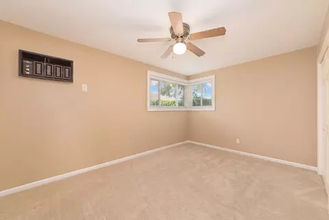 Bedroom - 839 E Thacker St, Des Plaines, IL 60016 photo 1 of 3