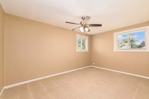 Bedroom - 839 E Thacker St, Des Plaines, IL 60016 photo 2 of 3