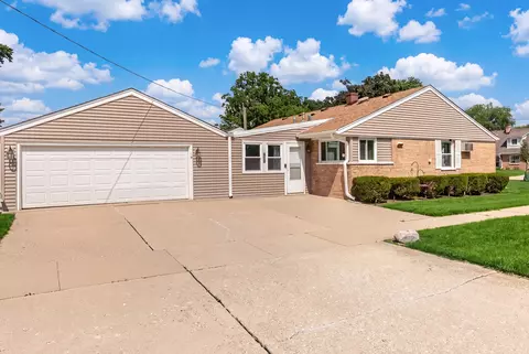 Exterior - 839 E Thacker St, Des Plaines, IL 60016 photo 5 of 7