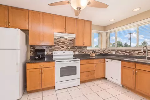 Kitchen - 839 E Thacker St, Des Plaines, IL 60016 photo 1 of 3