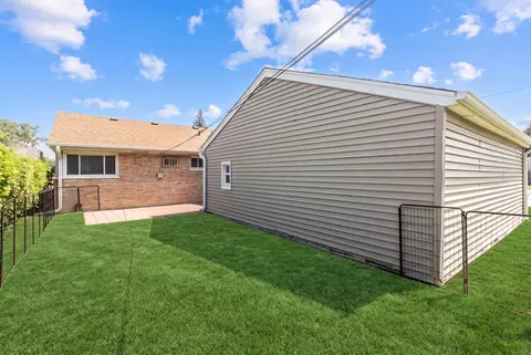 Exterior - 839 E Thacker St, Des Plaines, IL 60016 photo 7 of 7