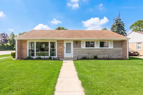 839 E Thacker St, Des Plaines, IL 60016