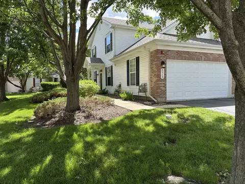 878 Stuarts Dr #878, Saint Charles, IL 60174