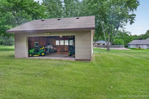 Exterior - 10062 Jesters Row, Roscoe, IL 61073 photo 2 of 13