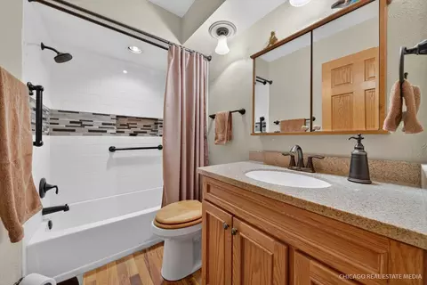 Bath - 10062 Jesters Row, Roscoe, IL 61073 photo 3 of 4
