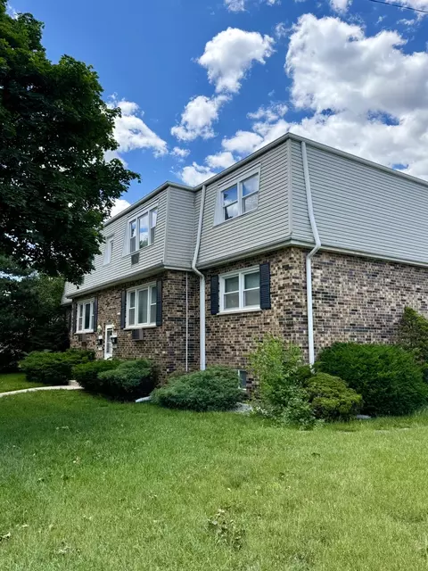 4530 Prairie Ave #C, Brookfield, IL 60513