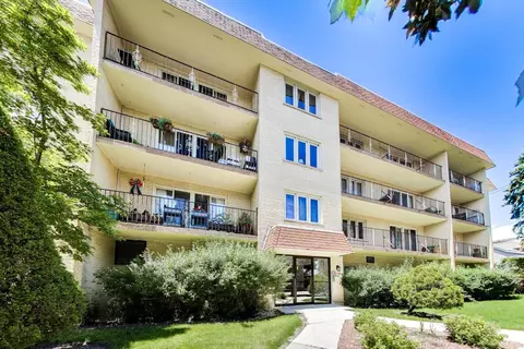 6300 W Montrose Ave #305, Chicago, IL 60634