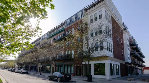 354 River St #3206, Lemont, IL 60439