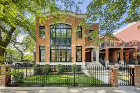 1852 W Wellington Ave, Chicago, IL 60657