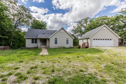 19 Chairtree Ct, Putnam, IL 61560