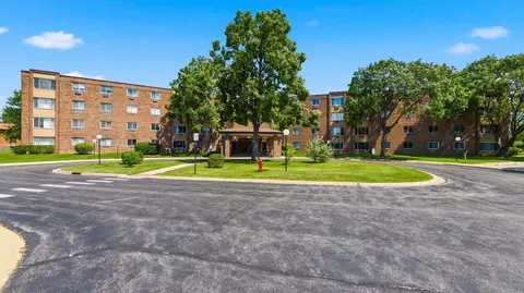 1880 Bonnie Ln #203, Hoffman Estates, IL 60169
