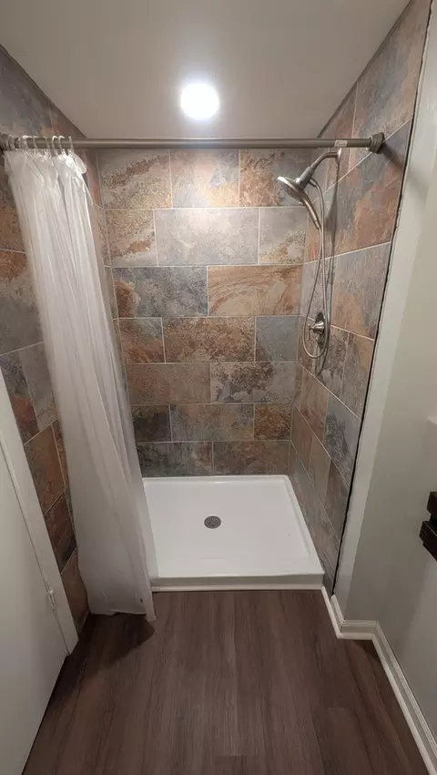 Bath - 117 Galewood Dr, Bolingbrook, IL 60440 photo 6 of 7