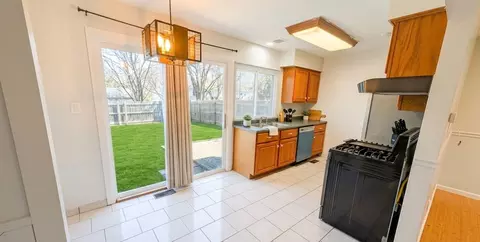 Kitchen - 117 Galewood Dr, Bolingbrook, IL 60440 photo 1 of 2